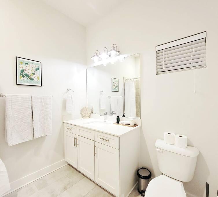 Ferienwohnung New Stylish Getaway- 5 Mil To Uptown/3 Smart Tvs! Charlotte Exterior foto
