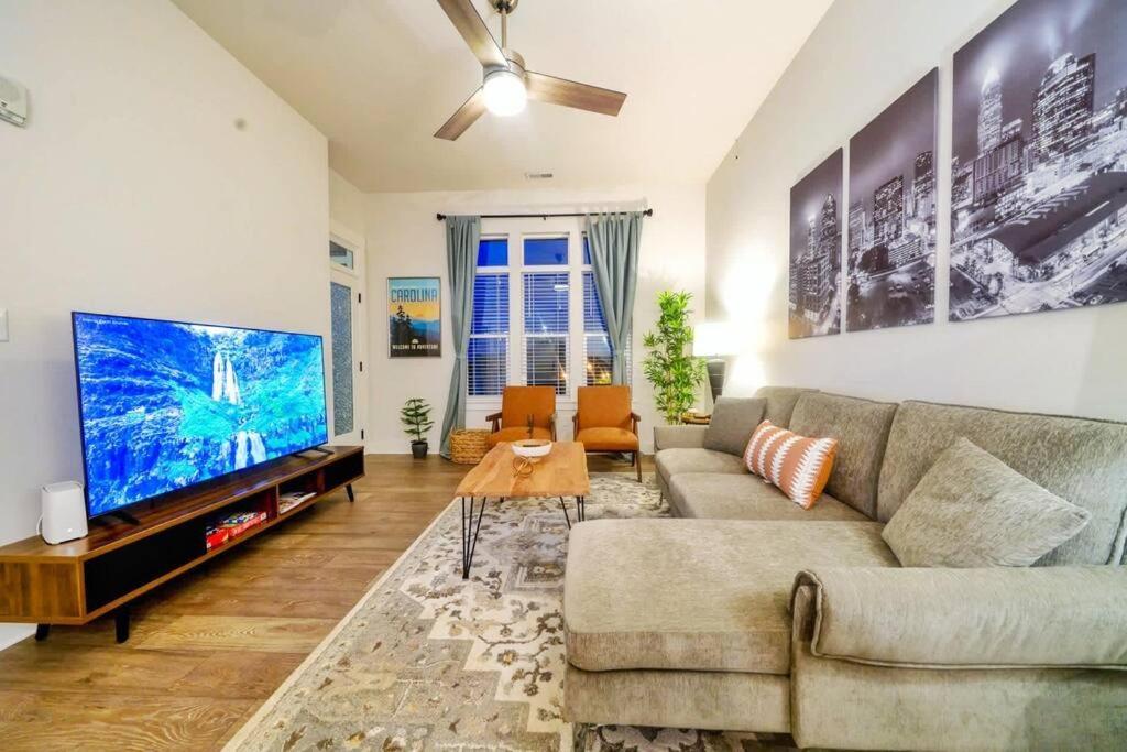 Ferienwohnung New Stylish Getaway- 5 Mil To Uptown/3 Smart Tvs! Charlotte Exterior foto