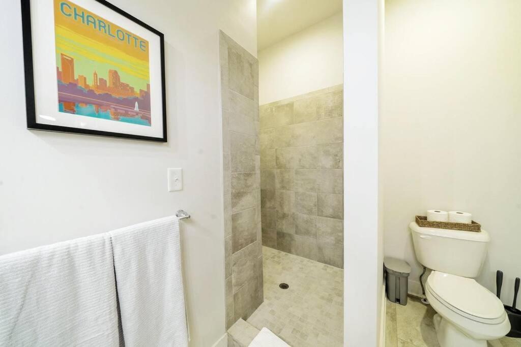 Ferienwohnung New Stylish Getaway- 5 Mil To Uptown/3 Smart Tvs! Charlotte Exterior foto