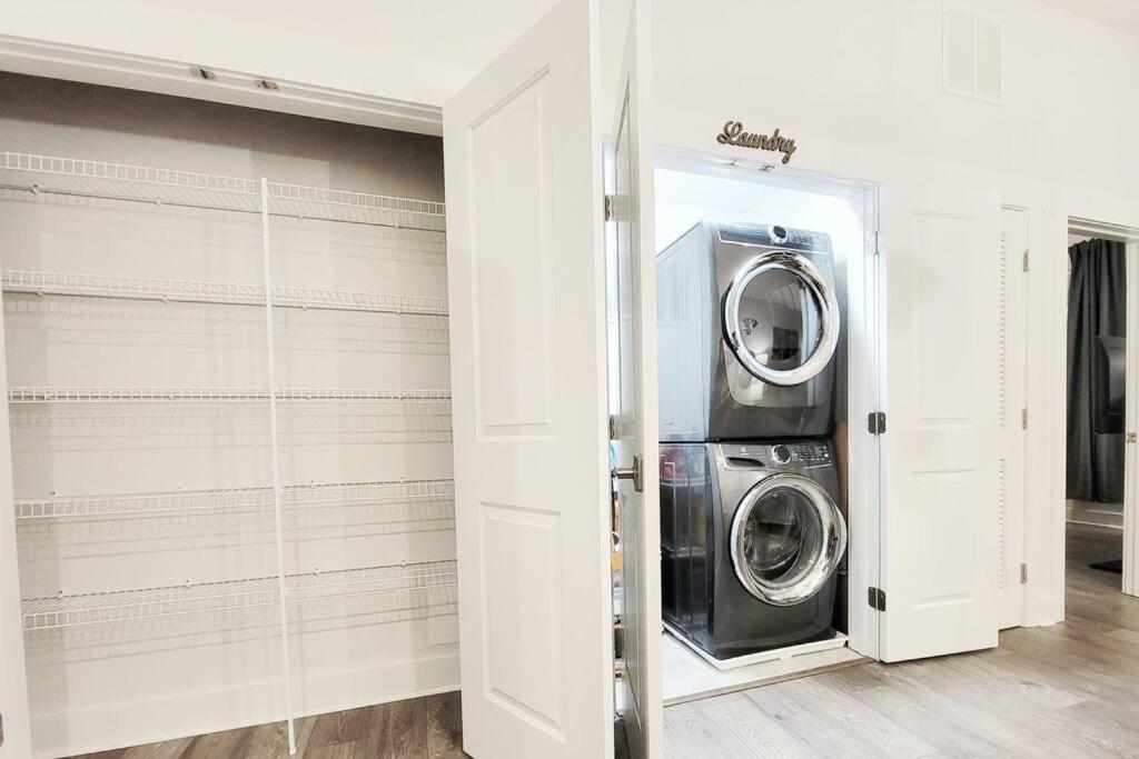 Ferienwohnung New Stylish Getaway- 5 Mil To Uptown/3 Smart Tvs! Charlotte Exterior foto